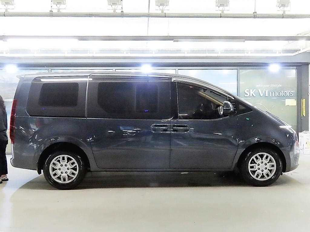 HYUNDAI Staria - Vista 3