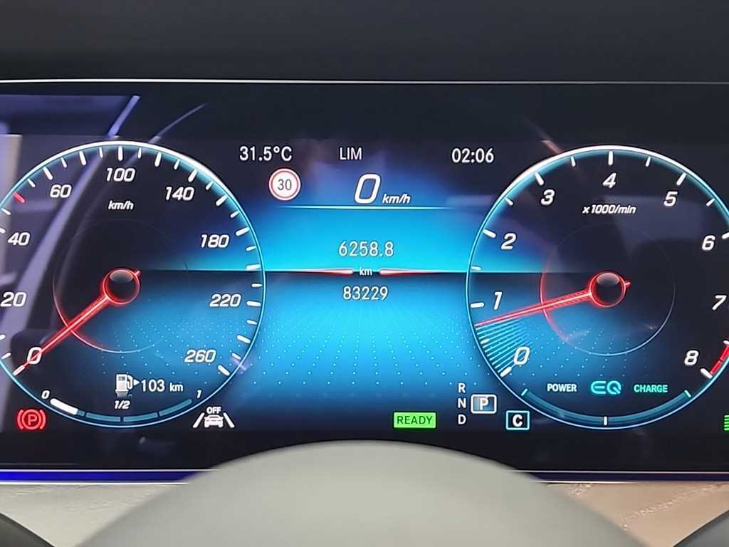 Mercedes Benz E class - Vista 8