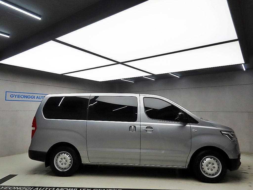 HYUNDAI Starex - Vista 2