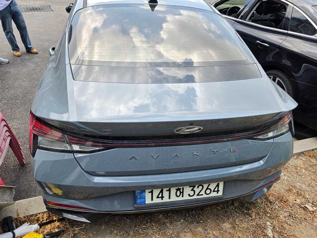 HYUNDAI Avante - Vista 3