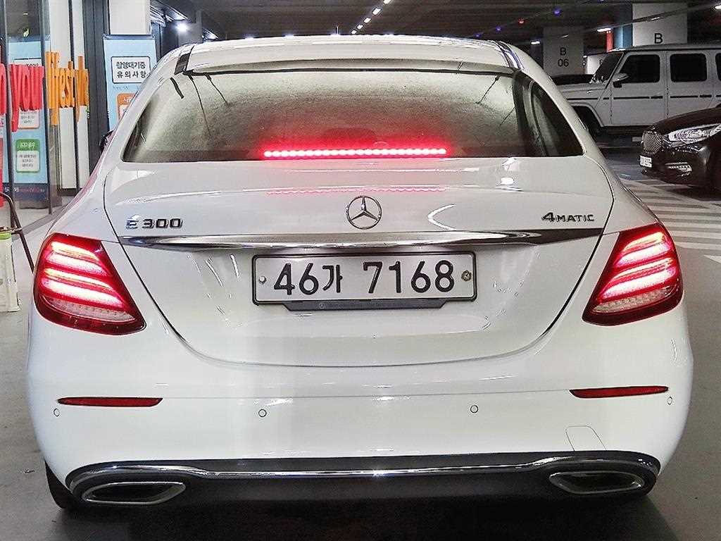 Mercedes Benz E class - Vista 7