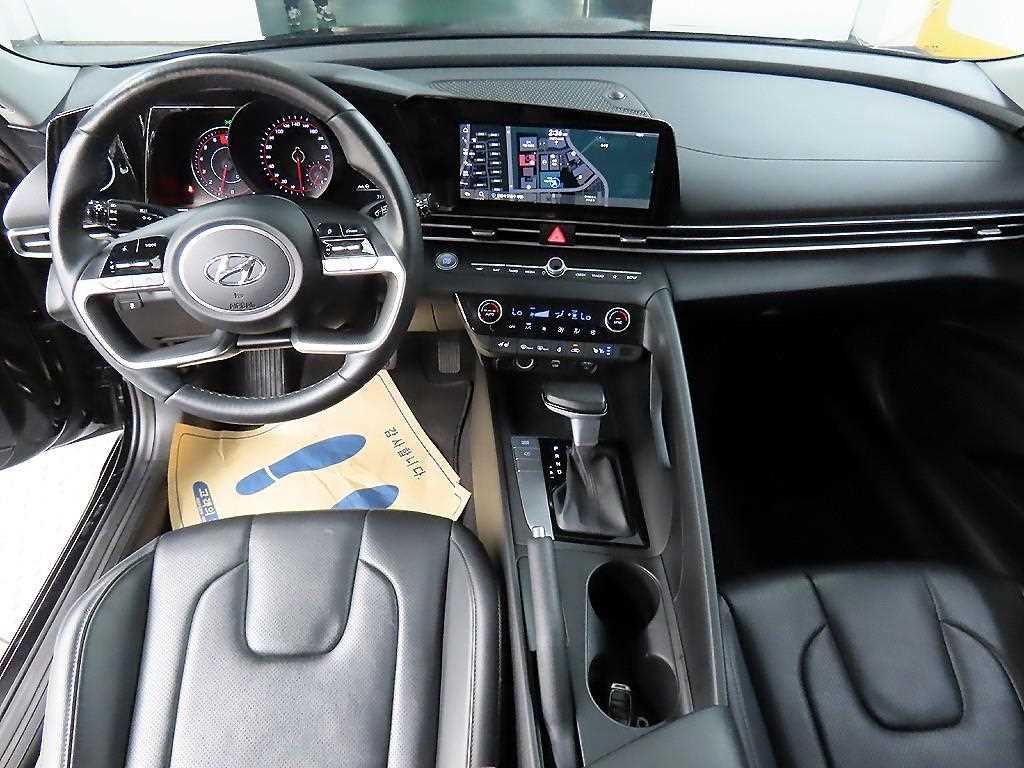 HYUNDAI Avante - Vista 9