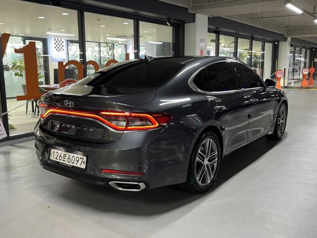 HYUNDAI Grandeur - Vista 6