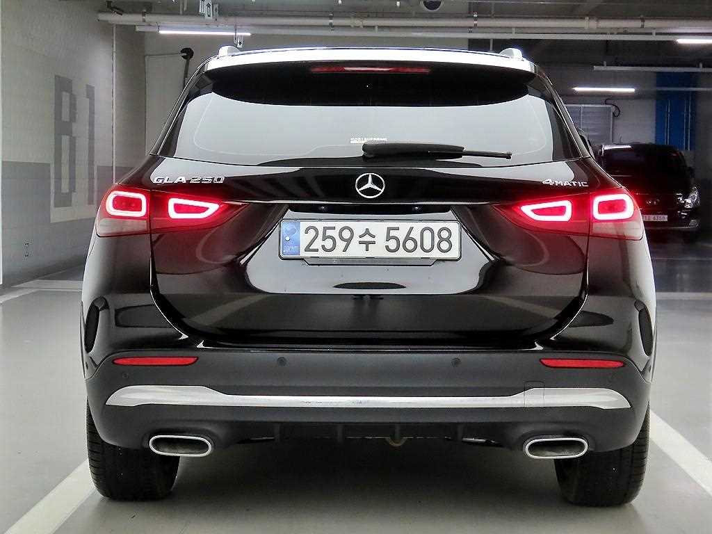 Mercedes Benz GLA Class - Vista 3