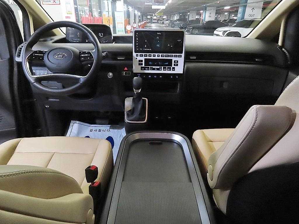 HYUNDAI Staria - Vista 12