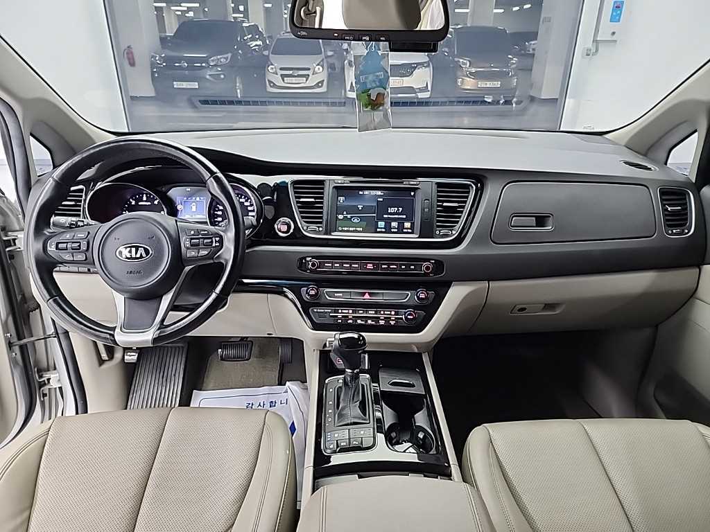 KIA Carnival - Vista 9