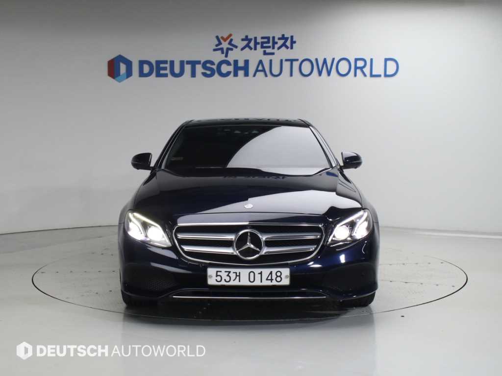 Mercedes Benz E class - Vista 3