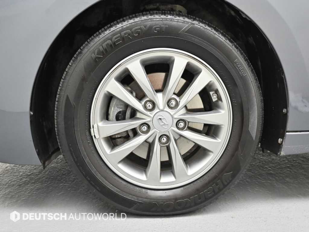 HYUNDAI Avante - Vista 7