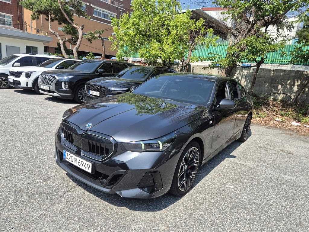 BMW 5 Series 2025 Gris - Importación desde Corea - HF Imports Iquique - Foto 1