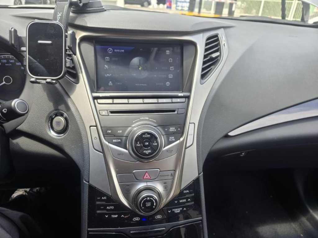 HYUNDAI Grandeur - Vista 10