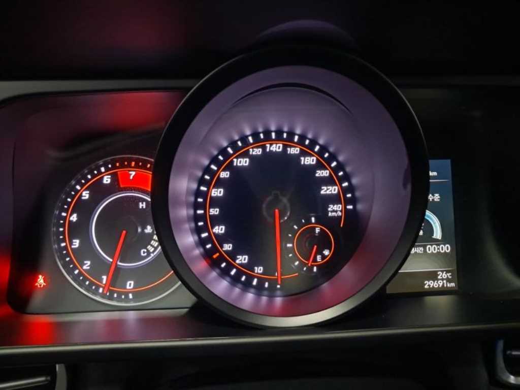 HYUNDAI Avante - Vista 11
