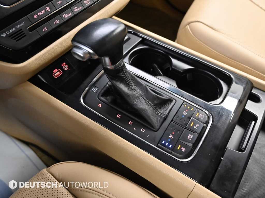 KIA Carnival - Vista 11
