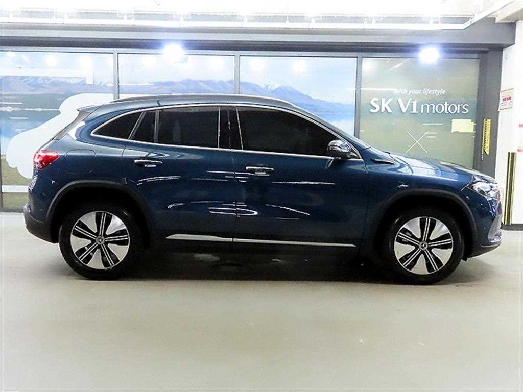 Mercedes Benz EQA - Vista 3