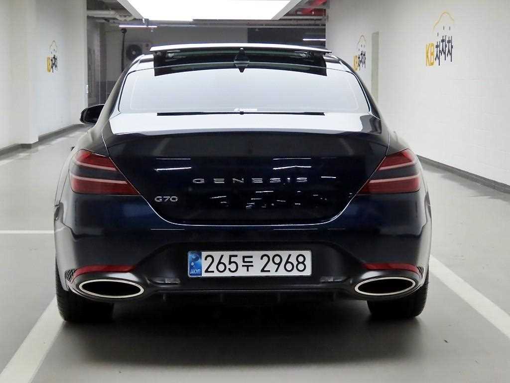 Genesis G70 - Vista 3