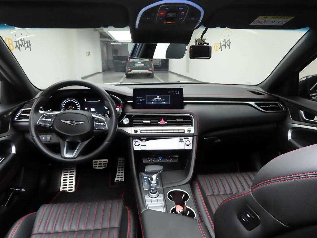 Genesis G70 - Vista 8