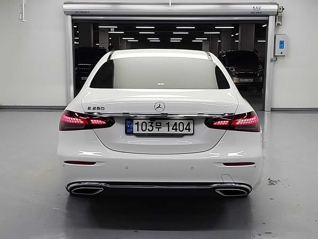 Mercedes Benz E class - Vista 3