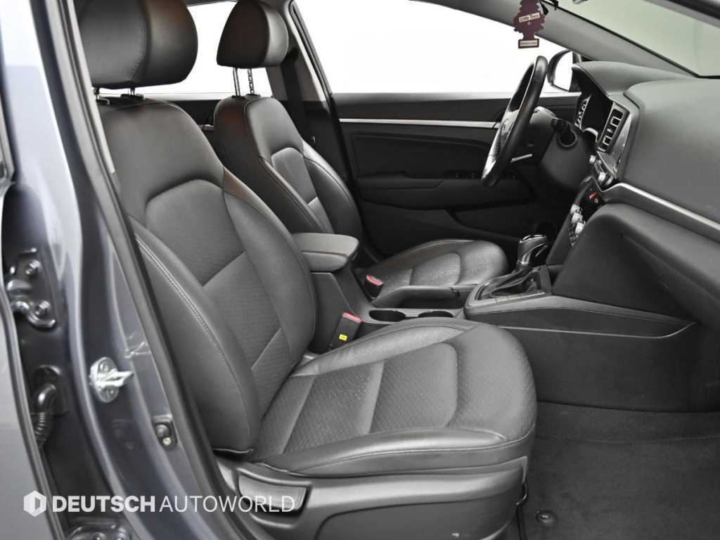HYUNDAI Avante - Vista 12