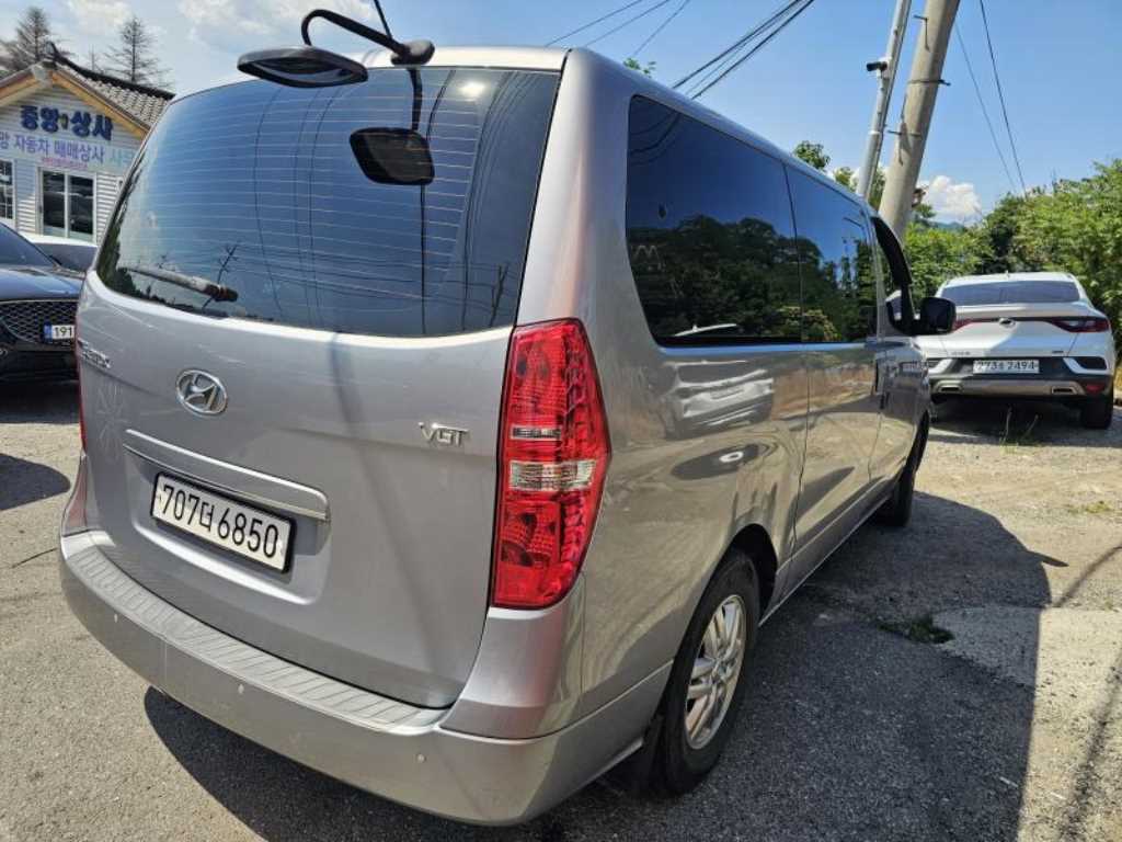 HYUNDAI Starex - Vista 2