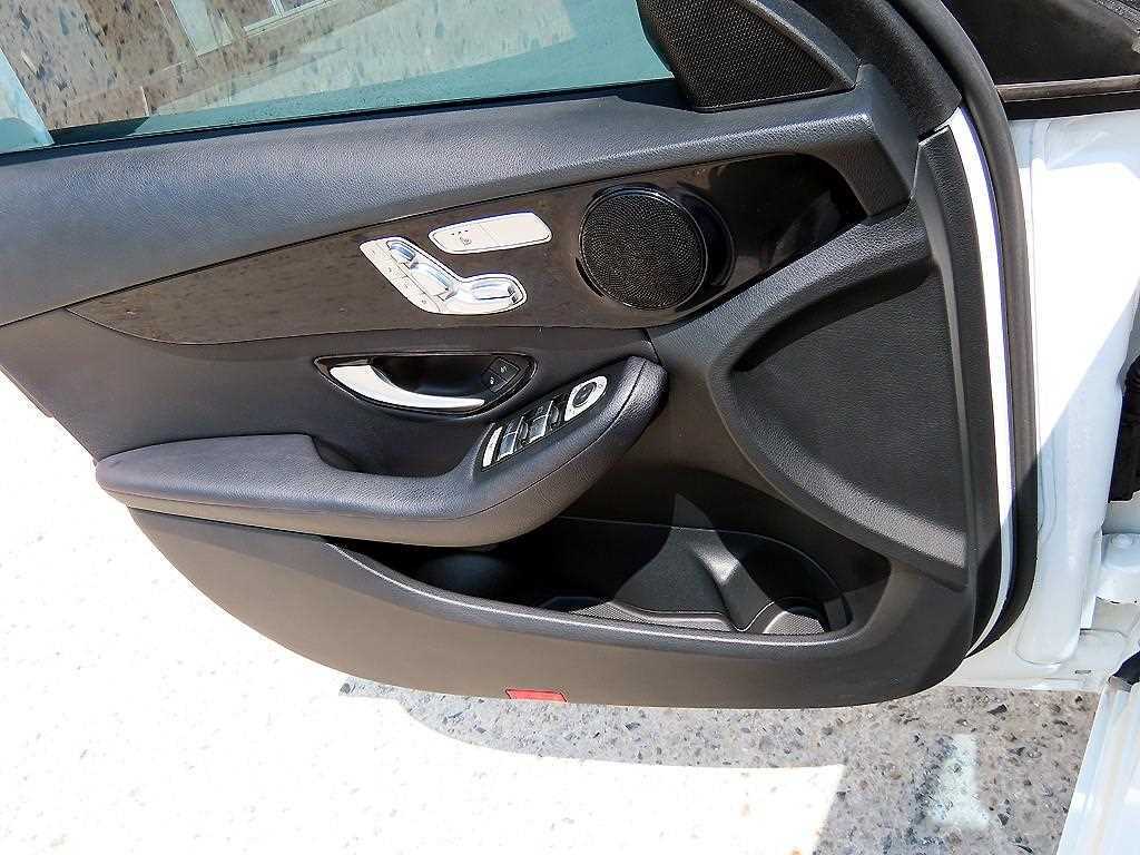 Mercedes Benz C Class 2017 Blanco - Importación desde Corea - HF Imports Iquique - Foto 13