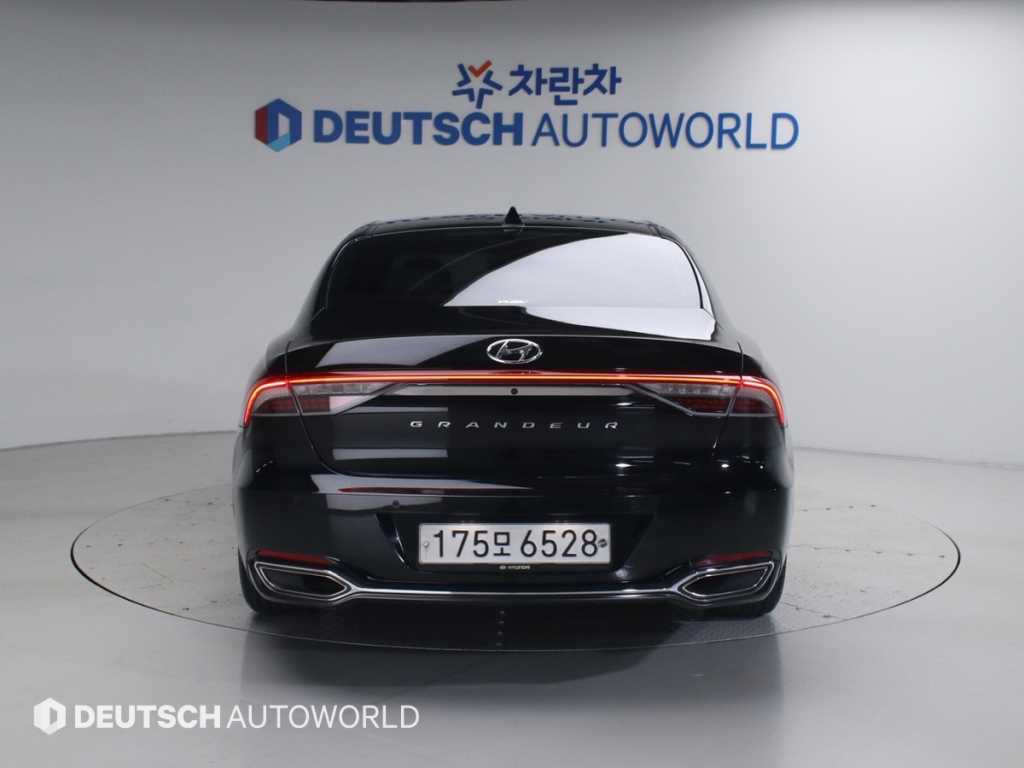 HYUNDAI Grandeur - Vista 6