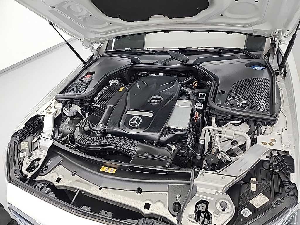 Mercedes Benz E class - Vista 7