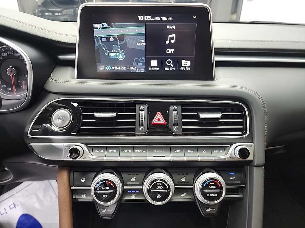 Genesis G70 - Vista 12