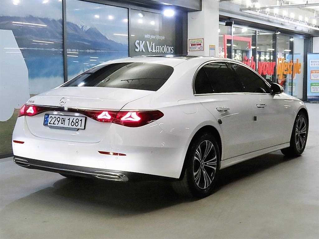 Mercedes Benz E class - Vista 7