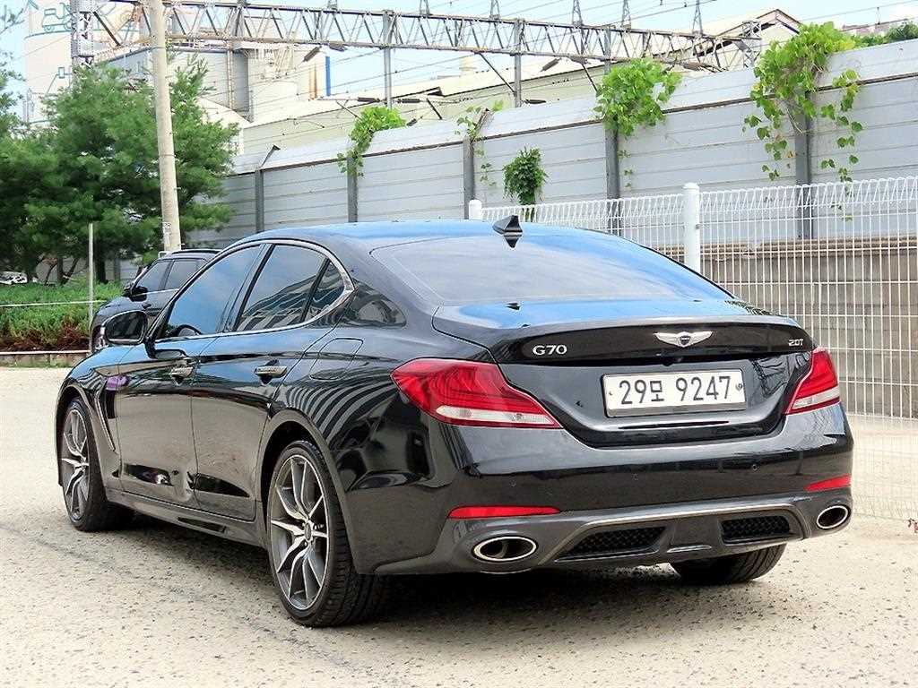 Genesis G70 - Vista 3