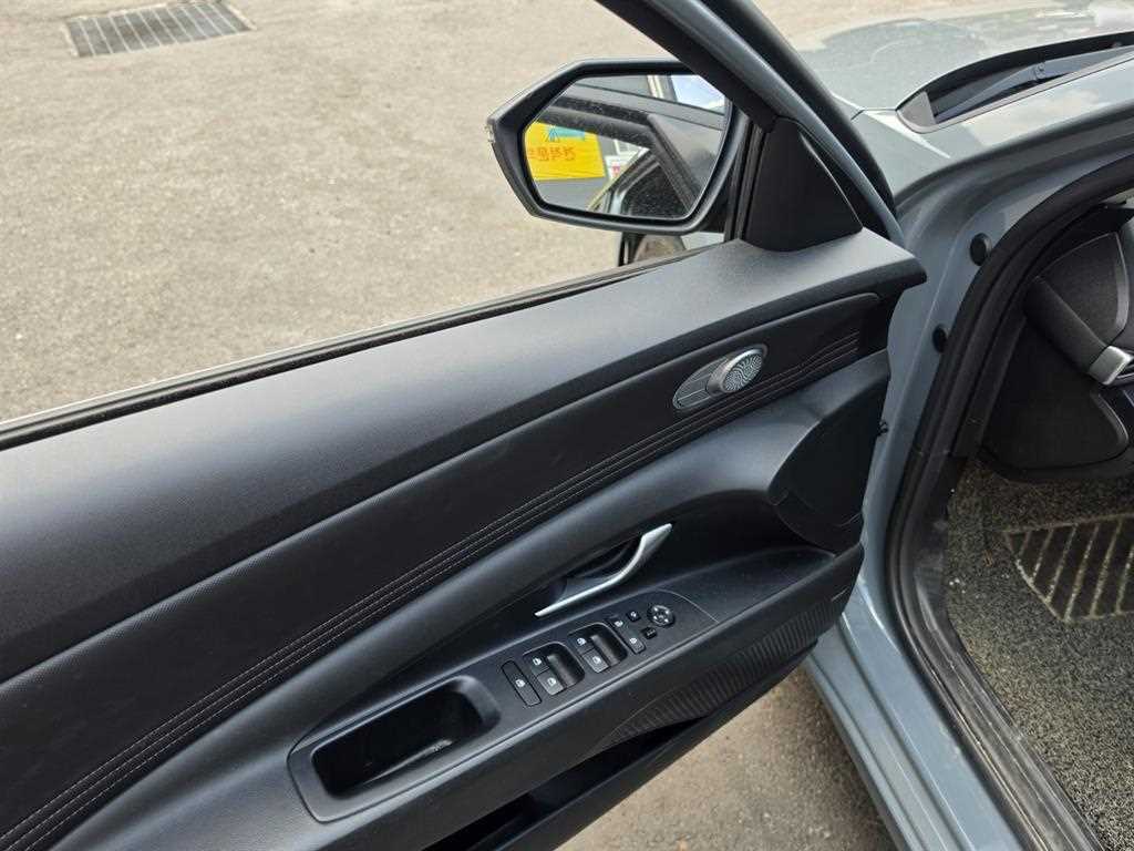 HYUNDAI Avante - Vista 10