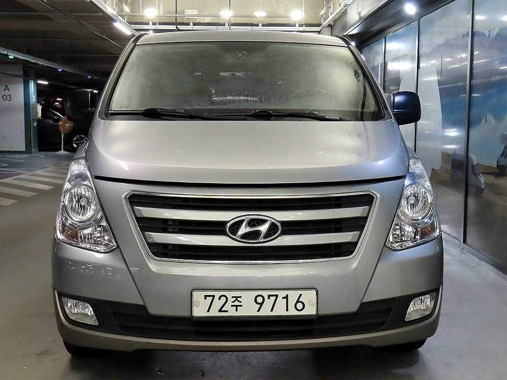 HYUNDAI Starex - Vista 2