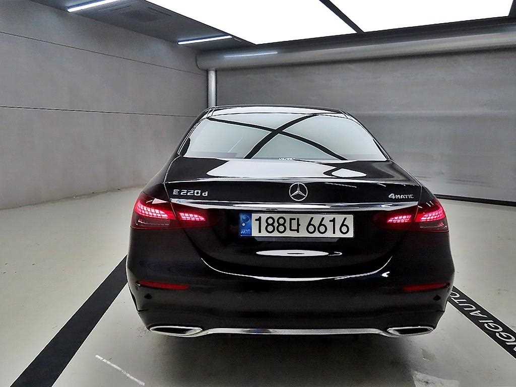 Mercedes Benz E class - Vista 3