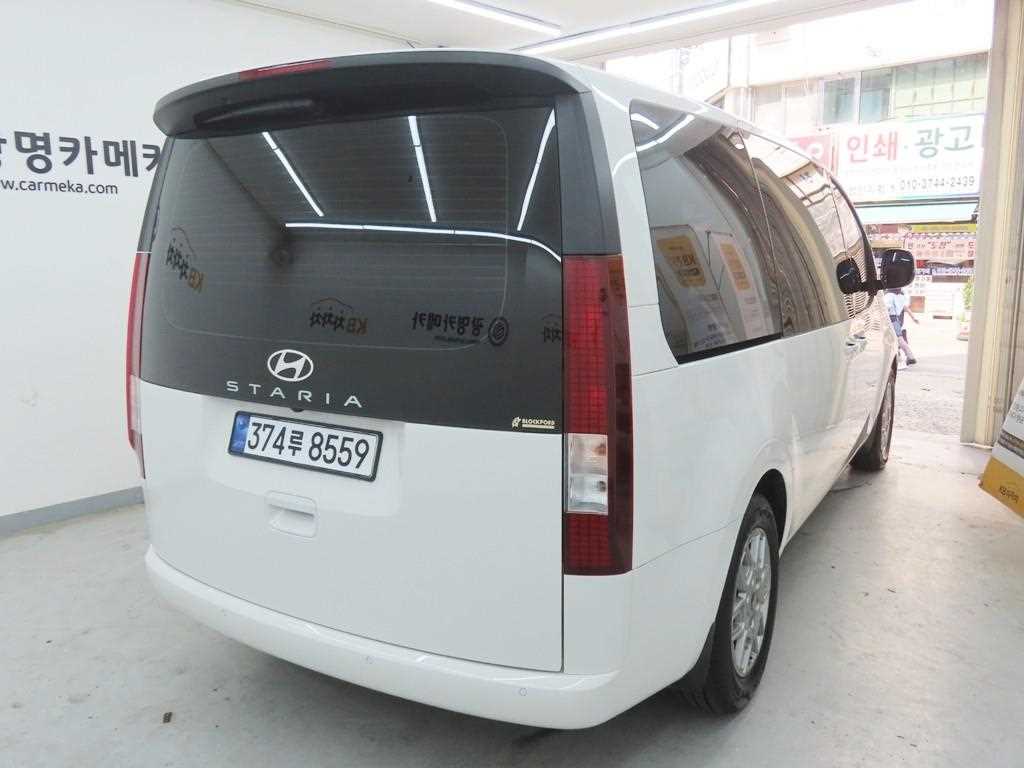 HYUNDAI Staria - Vista 3