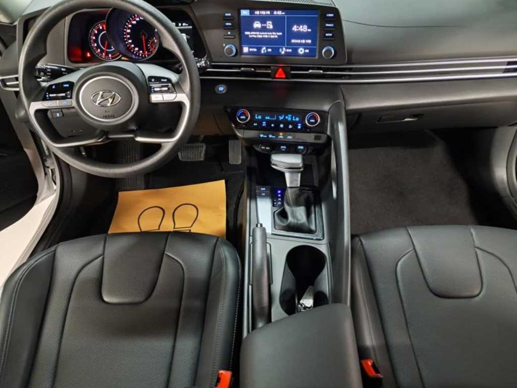 HYUNDAI Avante - Vista 12