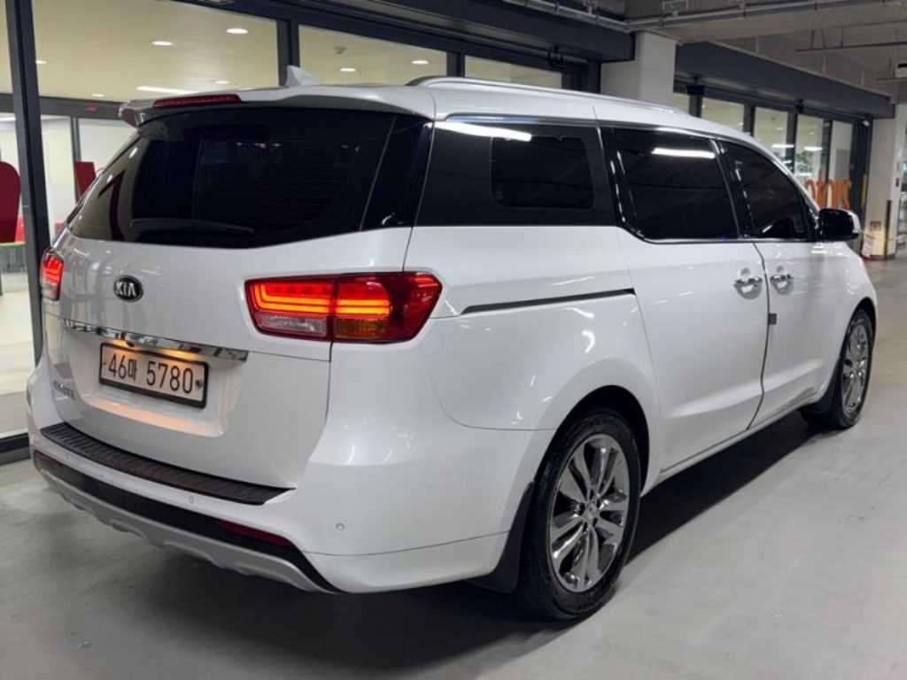 KIA Carnival - Vista 6
