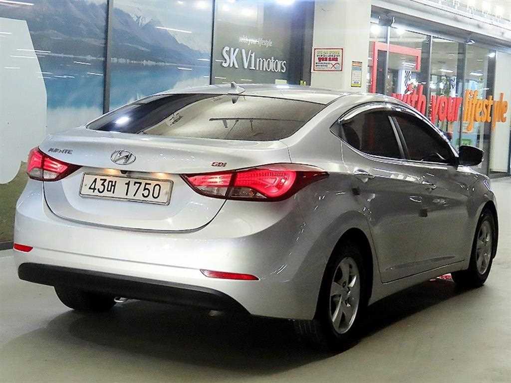 HYUNDAI Avante - Vista 6