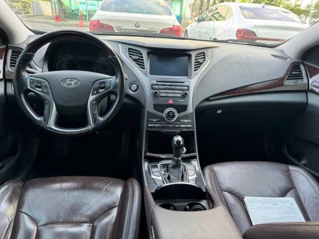 HYUNDAI Grandeur - Vista 10
