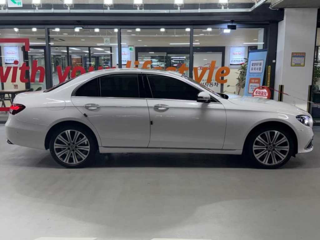 Mercedes Benz E class - Vista 3