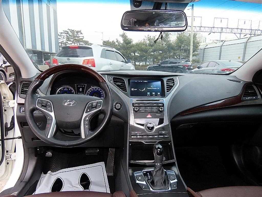 HYUNDAI Grandeur - Vista 7