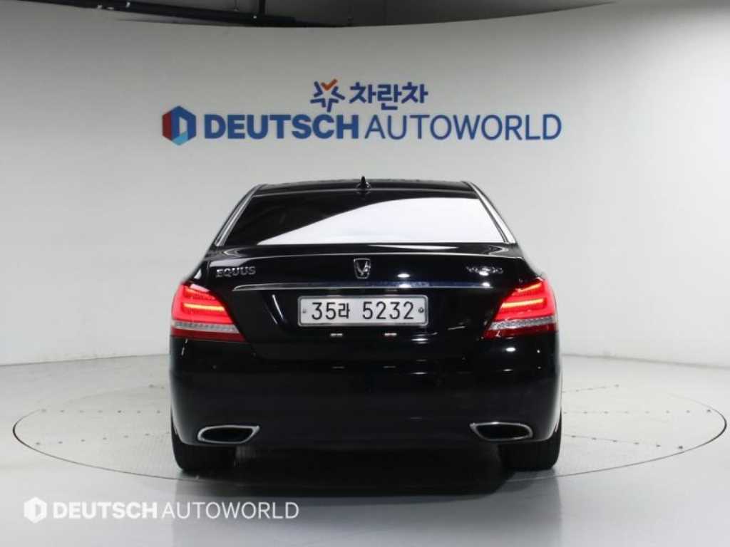 HYUNDAI Equus - Vista 6