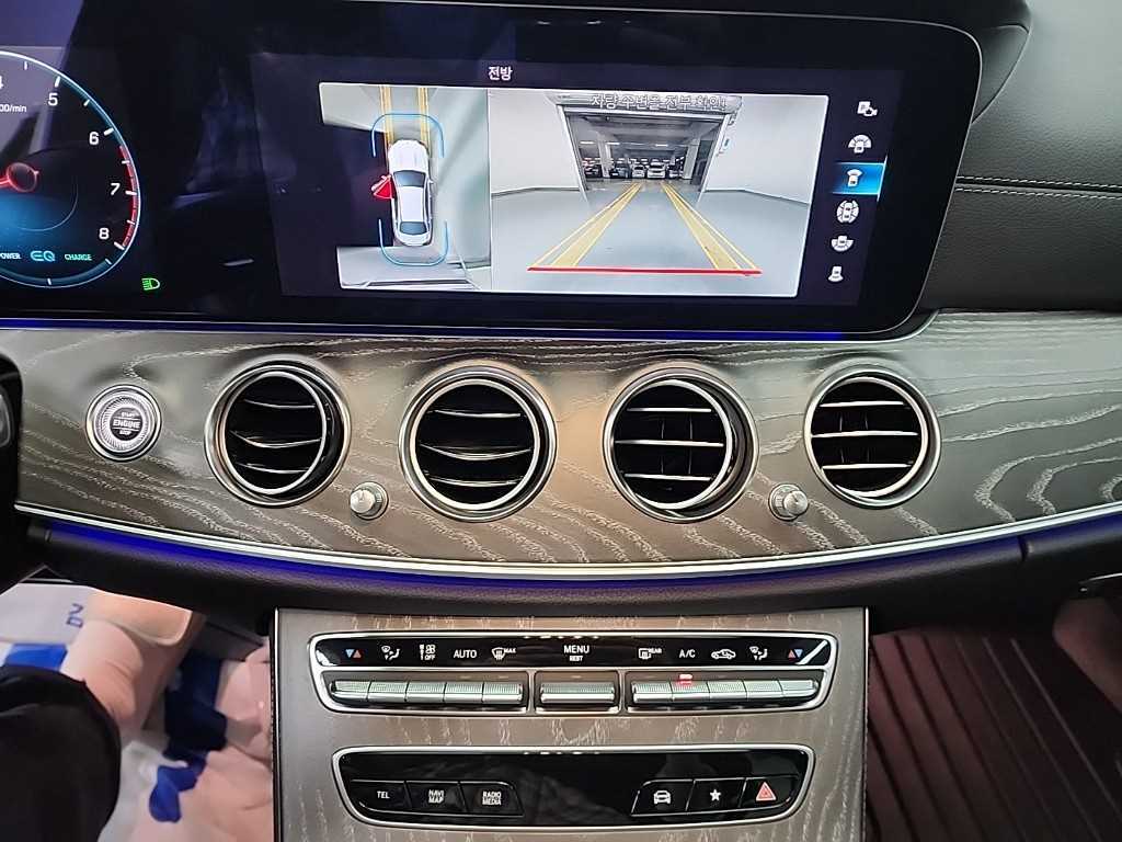 Mercedes Benz E class - Vista 12
