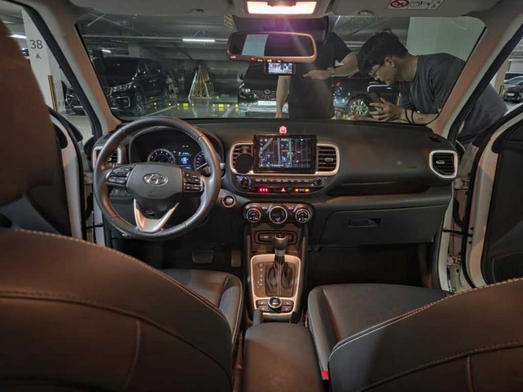 HYUNDAI Venue - Vista 11