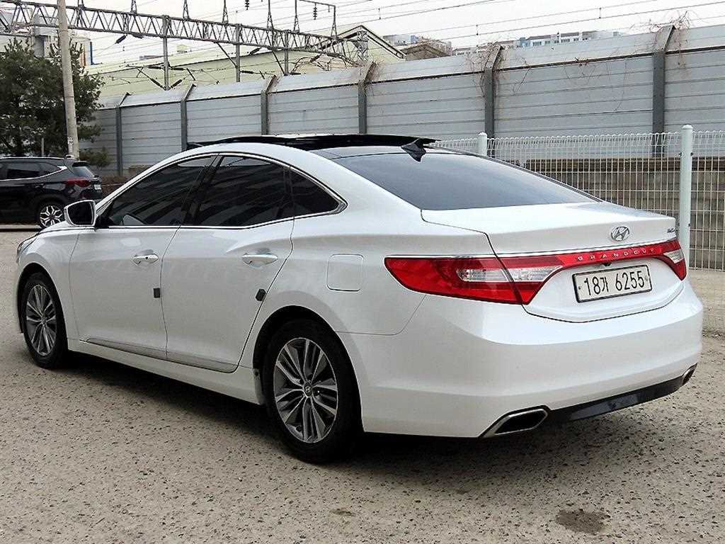 HYUNDAI Grandeur - Vista 3
