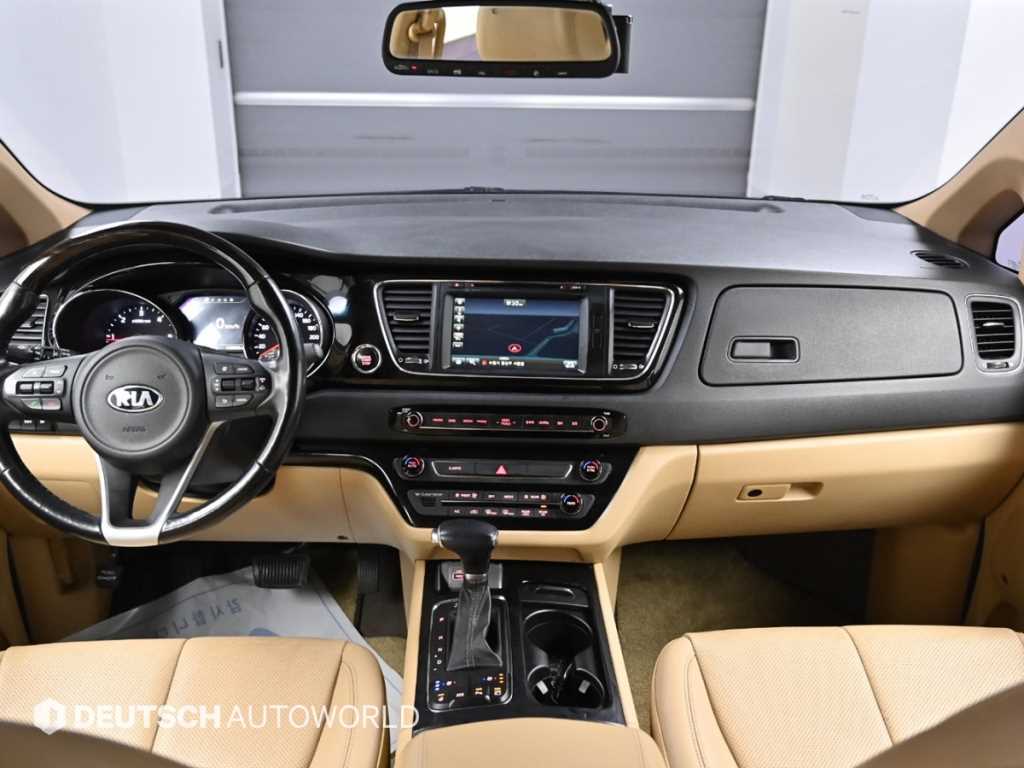 KIA Carnival - Vista 9
