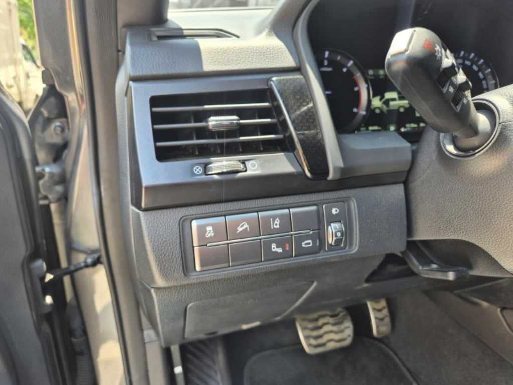 Ssangyong Rexton - Vista 10
