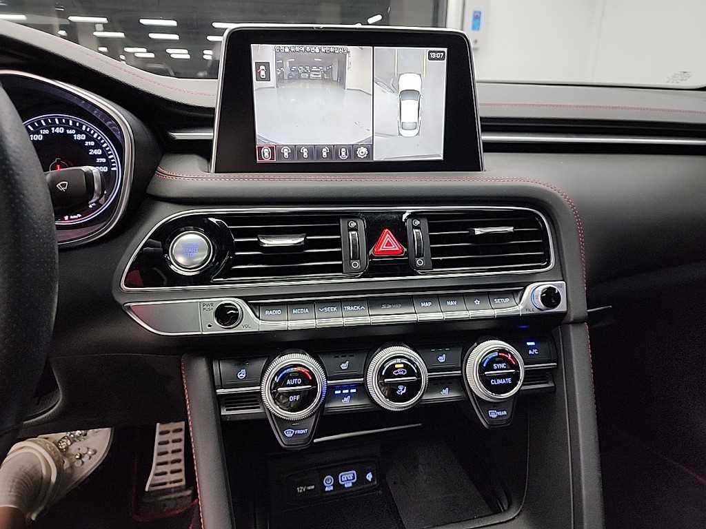 Genesis G70 - Vista 12