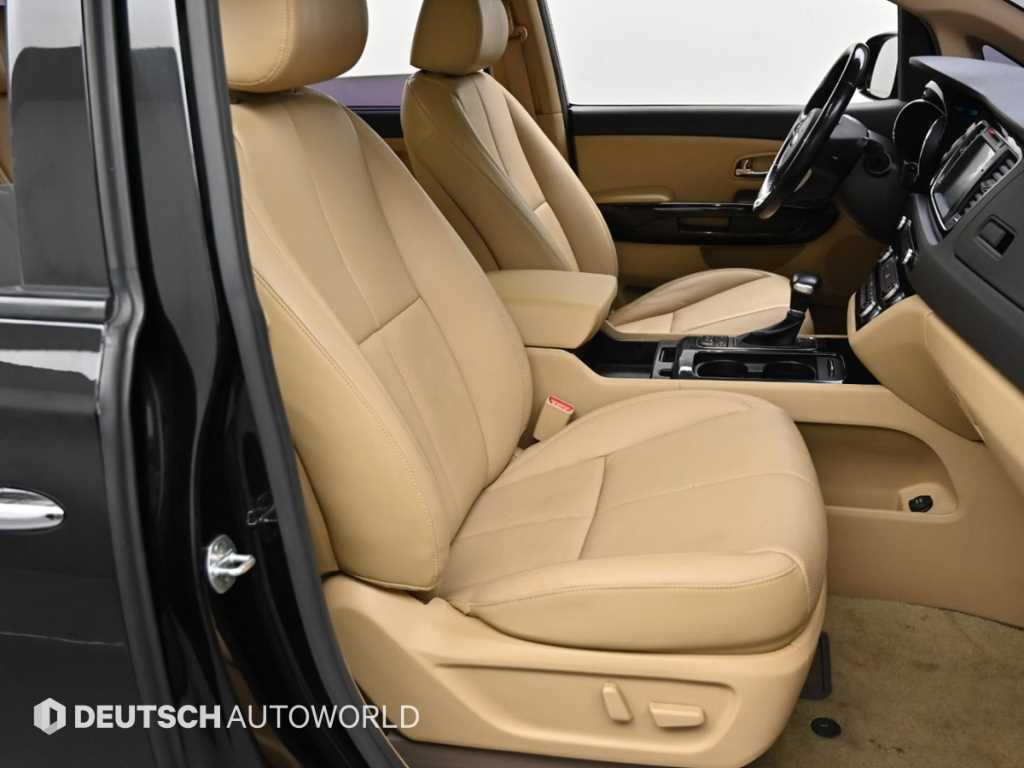 KIA Carnival - Vista 12