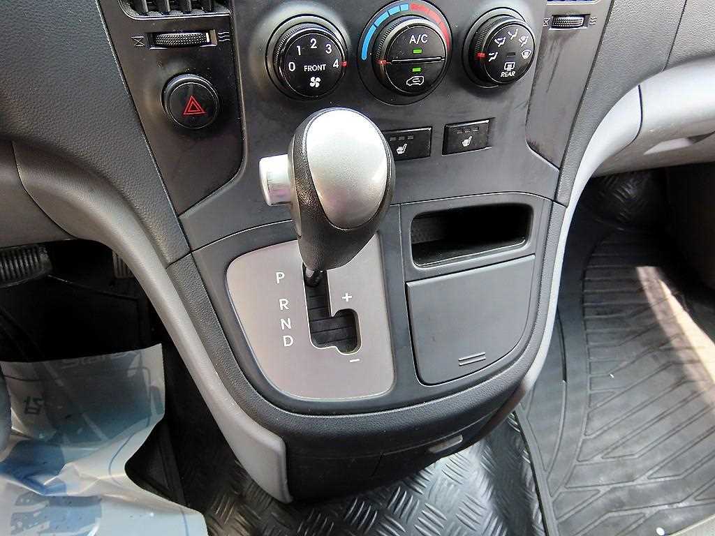 HYUNDAI Starex - Vista 12