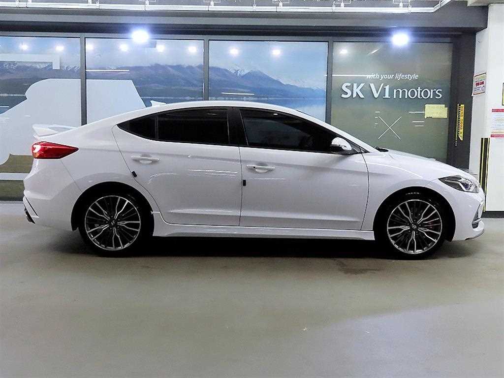 HYUNDAI Avante - Vista 3