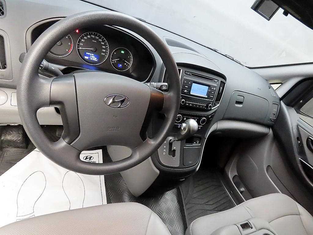HYUNDAI Starex - Vista 9