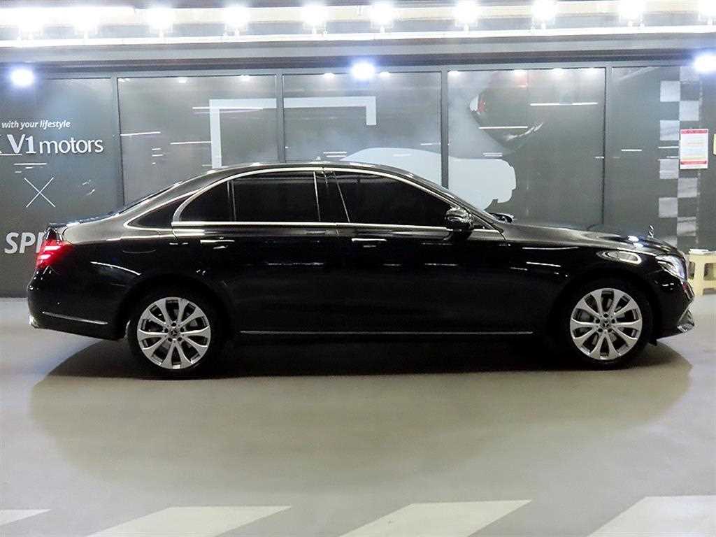 Mercedes Benz E class - Vista 3